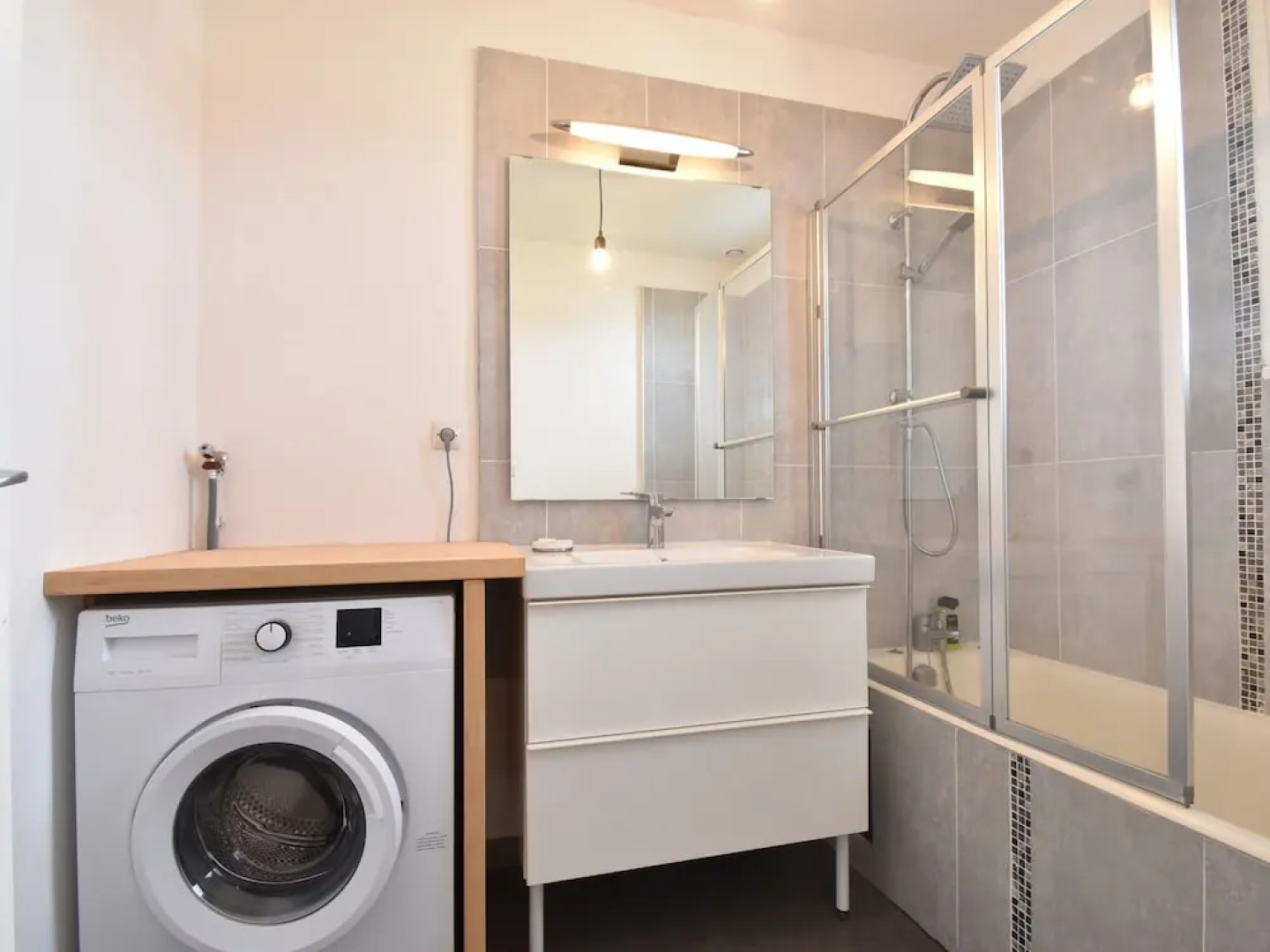 Beautiful, Renovated Cottage With Garden 500 Meters From the Beach