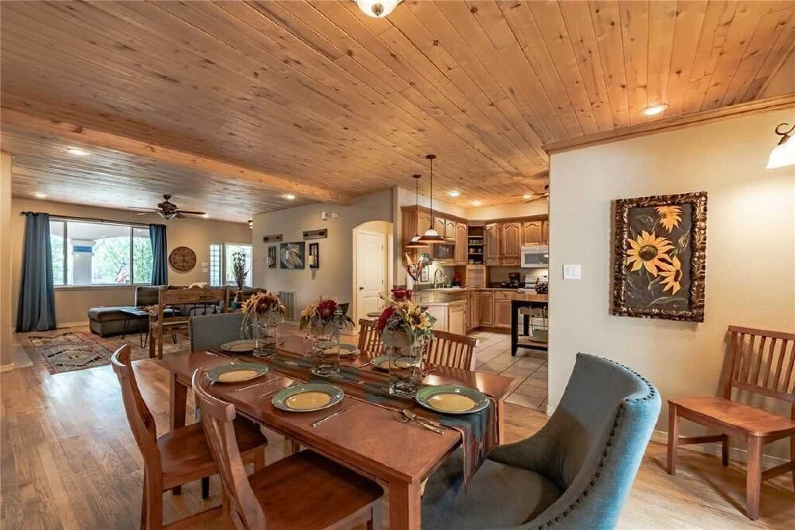 Little Creek Retreat - Four Bedroom Cabin with Hot Tub