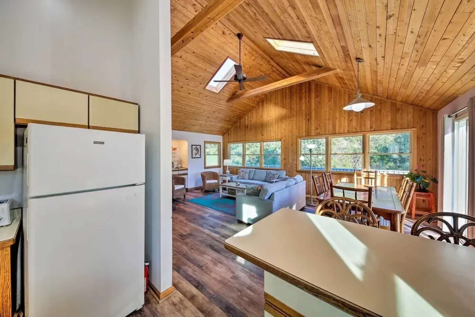 Bright Southern Shores Family Home < 1 Mi to Beach