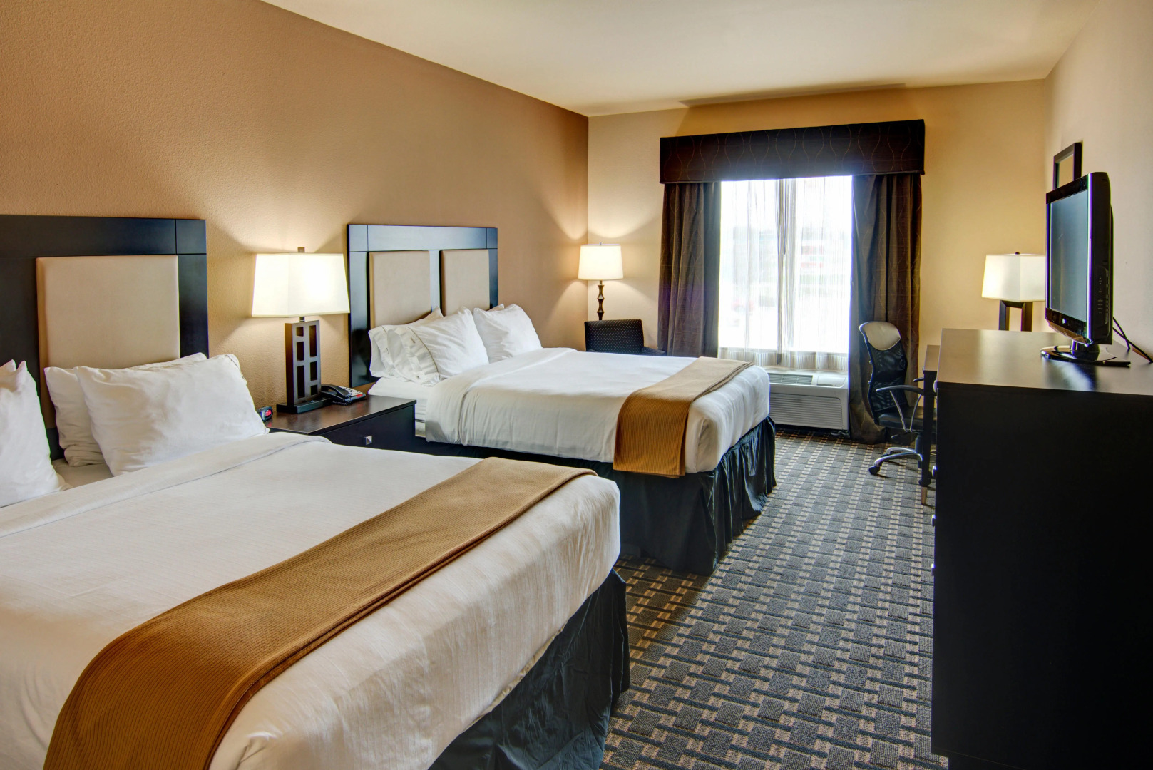 Holiday Inn Express & Suites Paris, Texas by IHG