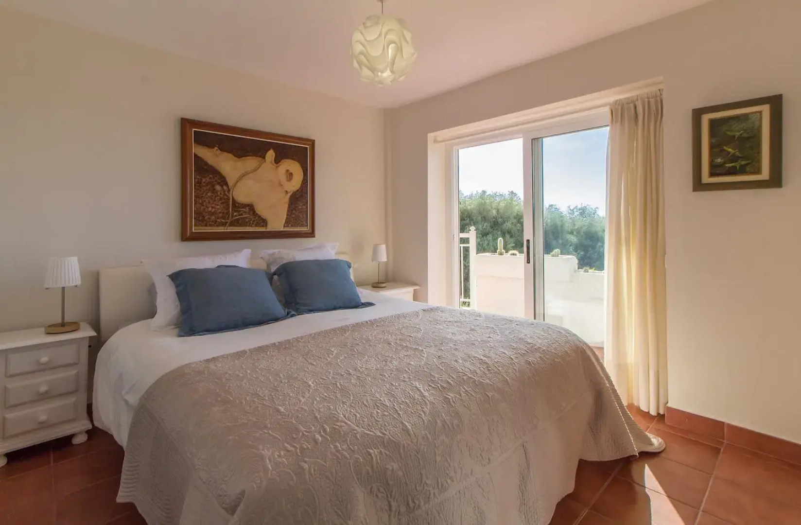 Villa in protected space in front of the sea