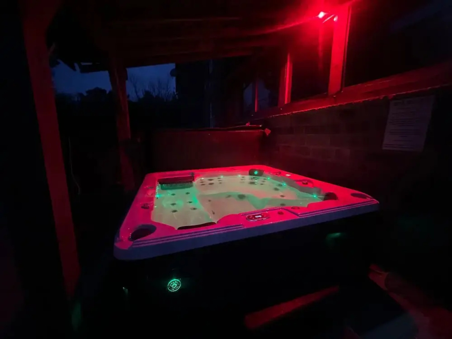 Country Farmhouse, Sleeps 13 & New 8seater Hot Tub