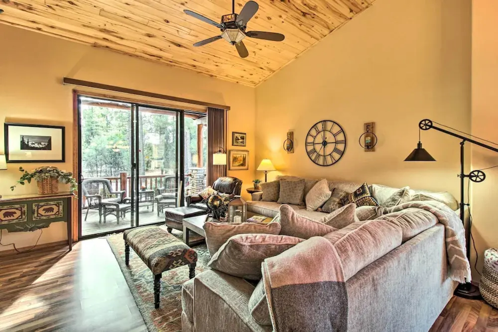 Fireside Comfort & Family Fun: Wooded Show Low Gem