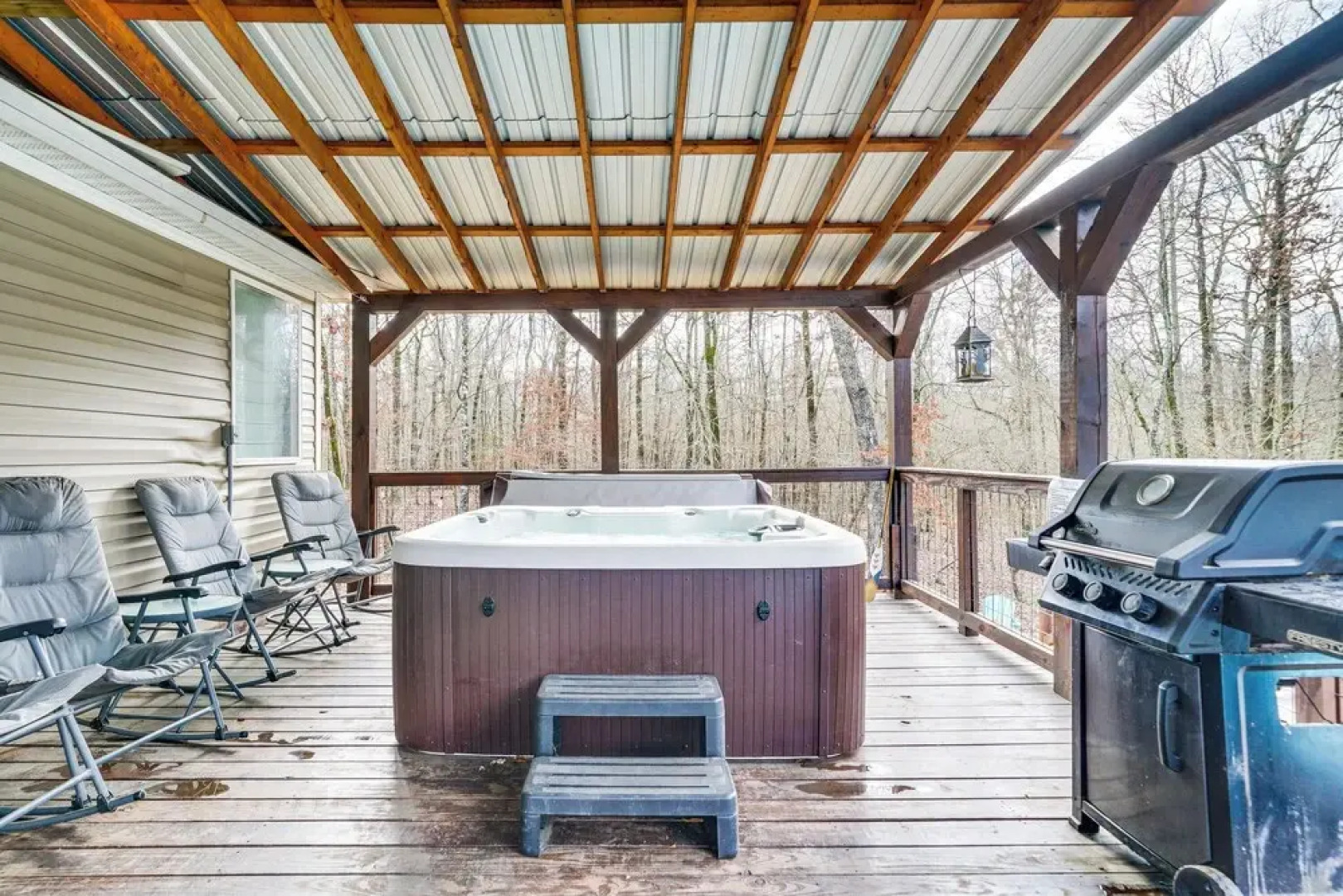 Pet-friendly Home w/ Deck in Broken Bow!