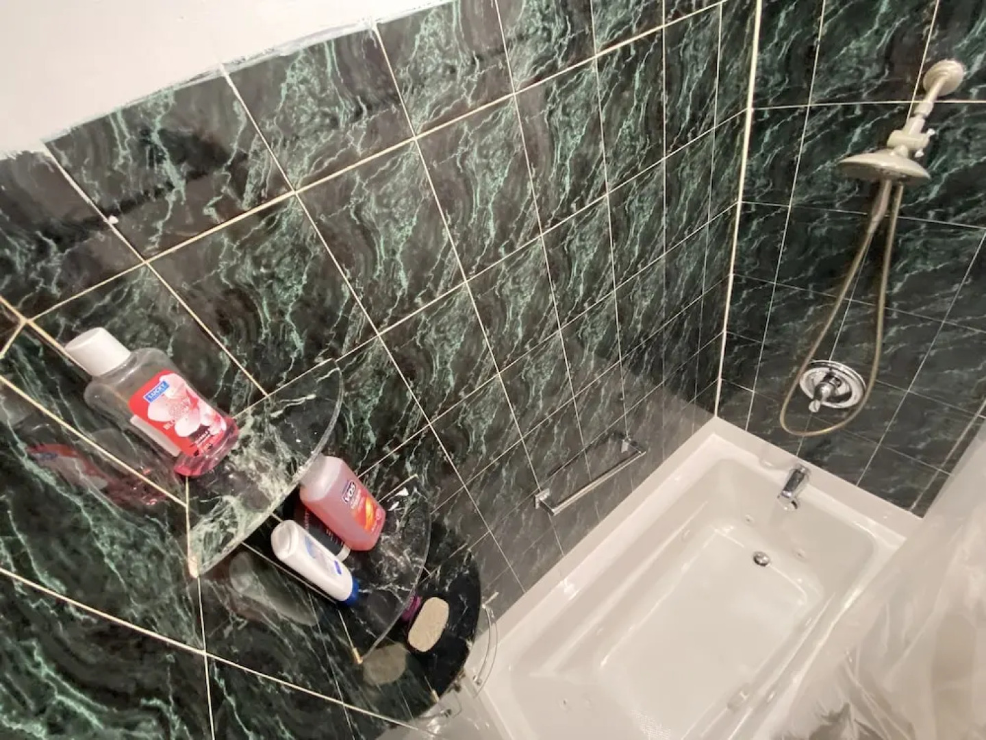 Room-7 Private Room With Jacuzzi, Massag