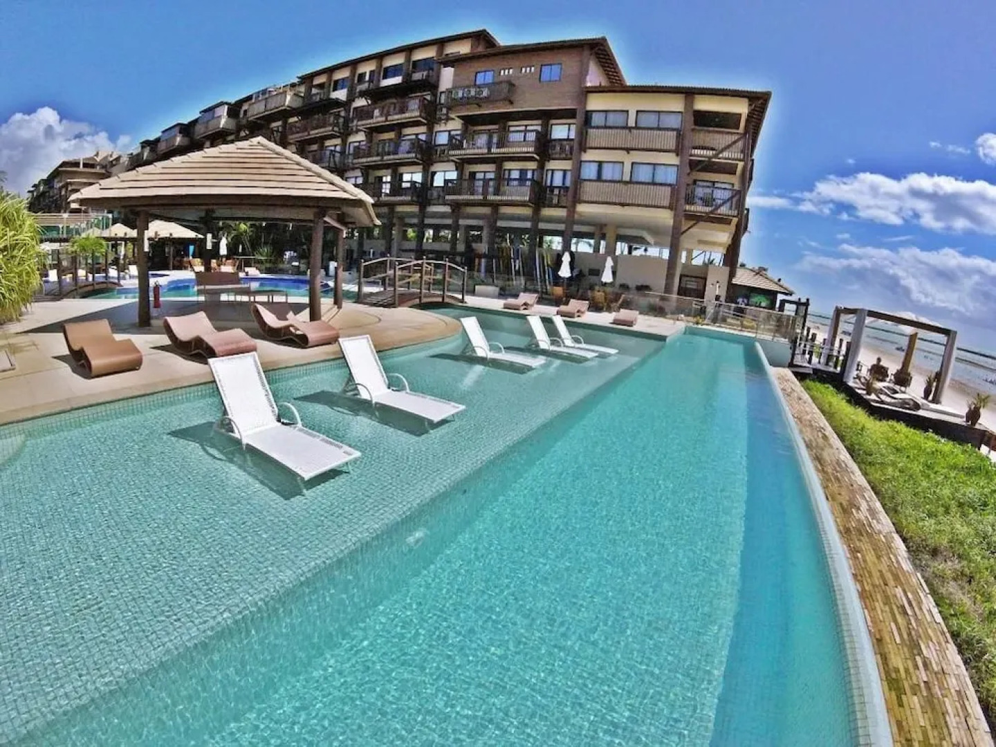 Cobertura Beira-Mar c/ Piscina Privativa – Barra Bali 417