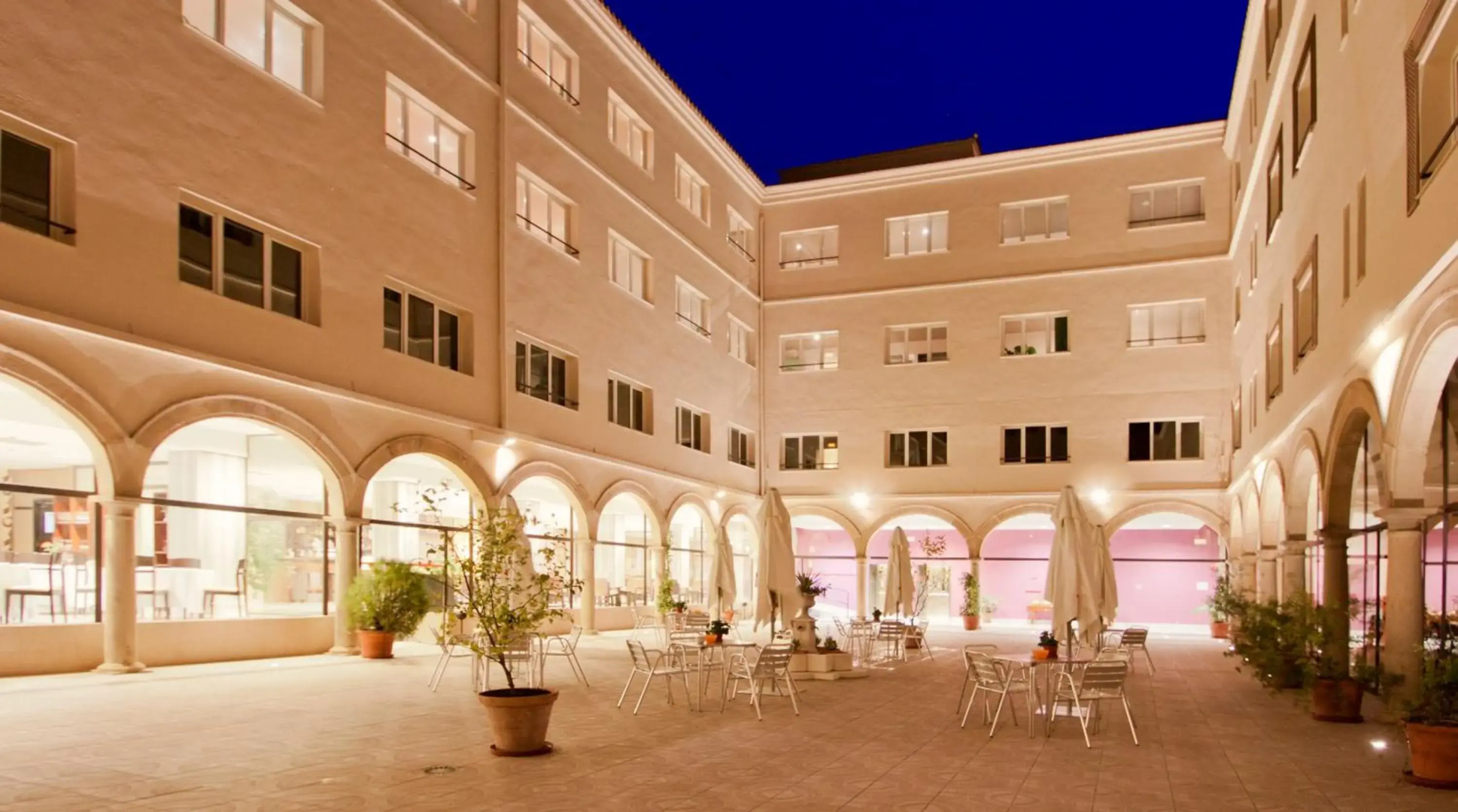 Отель TRH Ciudad de Baeza