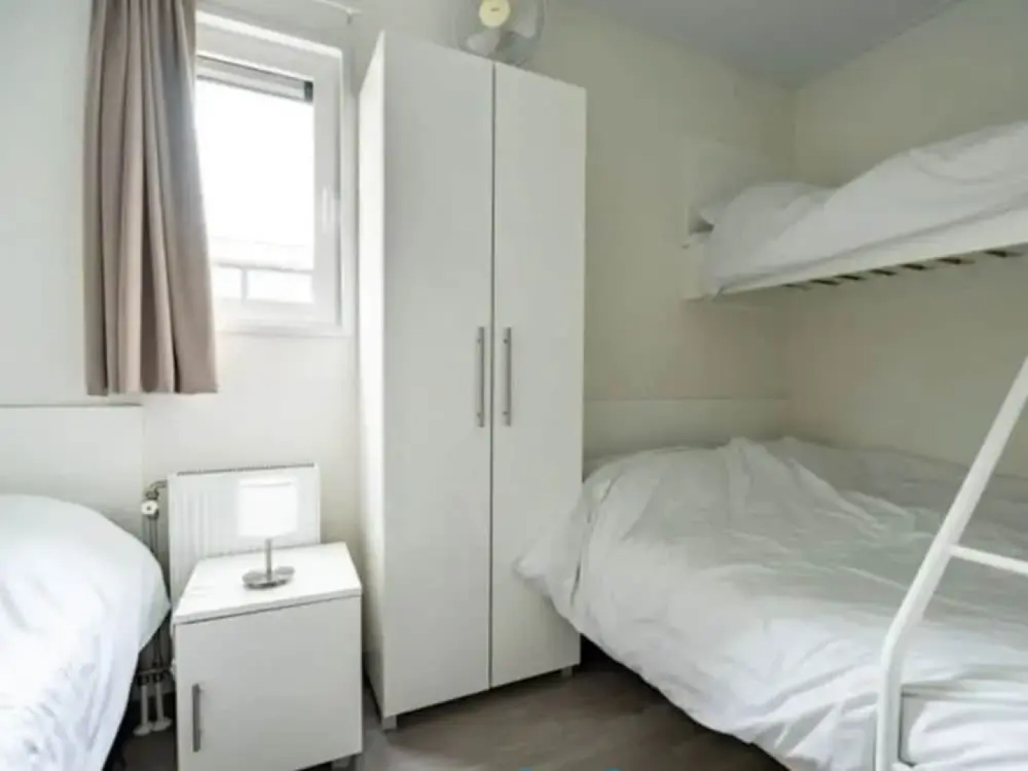 Well-kept Chalet on the Water