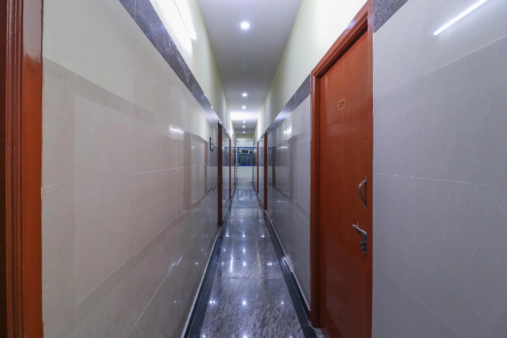 SPOT ON 49005 Raja Lodge