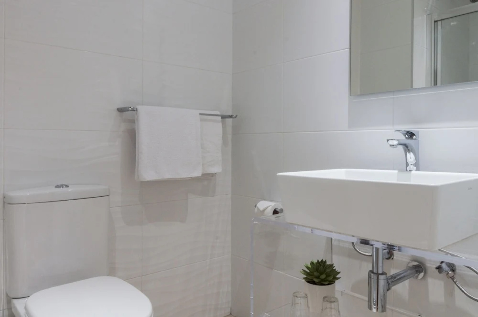 Rooms by Alexandra Hotel