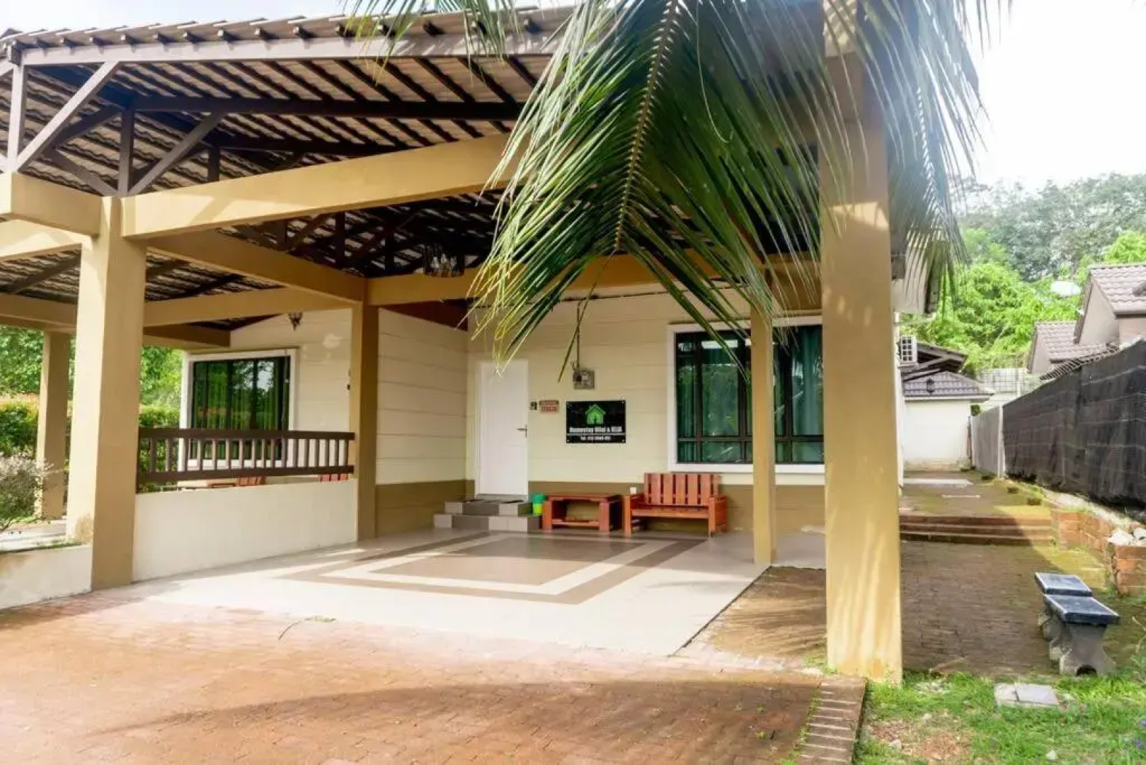 2 Storey Semi-D Homestay Nilai and KLIA, F1 Sepang with Pool