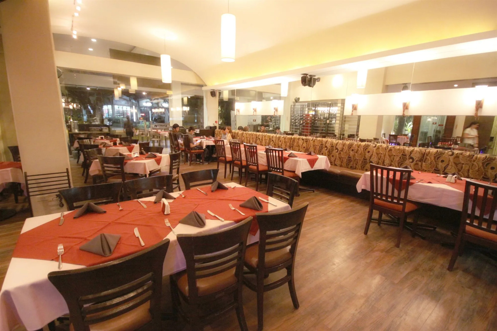 Court Meridian Hotel and Suites