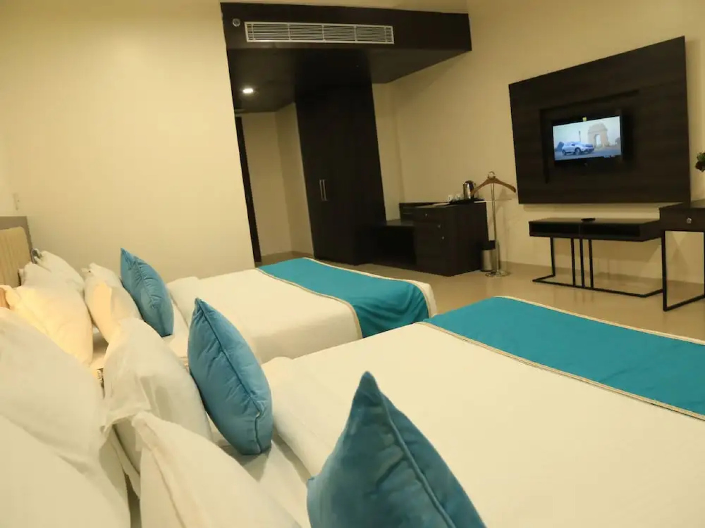 Hotel Bravia Pancheel - By Satguru