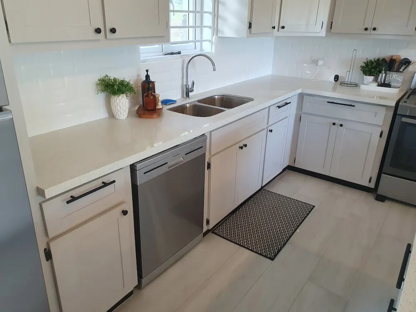 The Lane @ Rodney Bay is a newly renovated 3 bedroom house in the heart of Rodney Bay. 3 Home by RedAwning