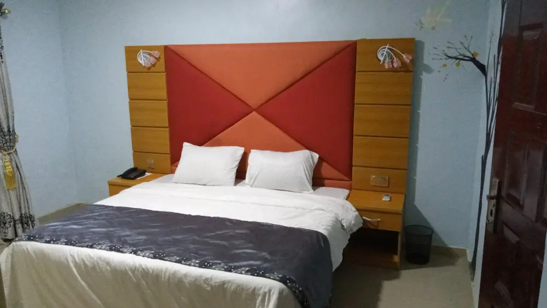 De-Bliss Gold Hotel & Suites