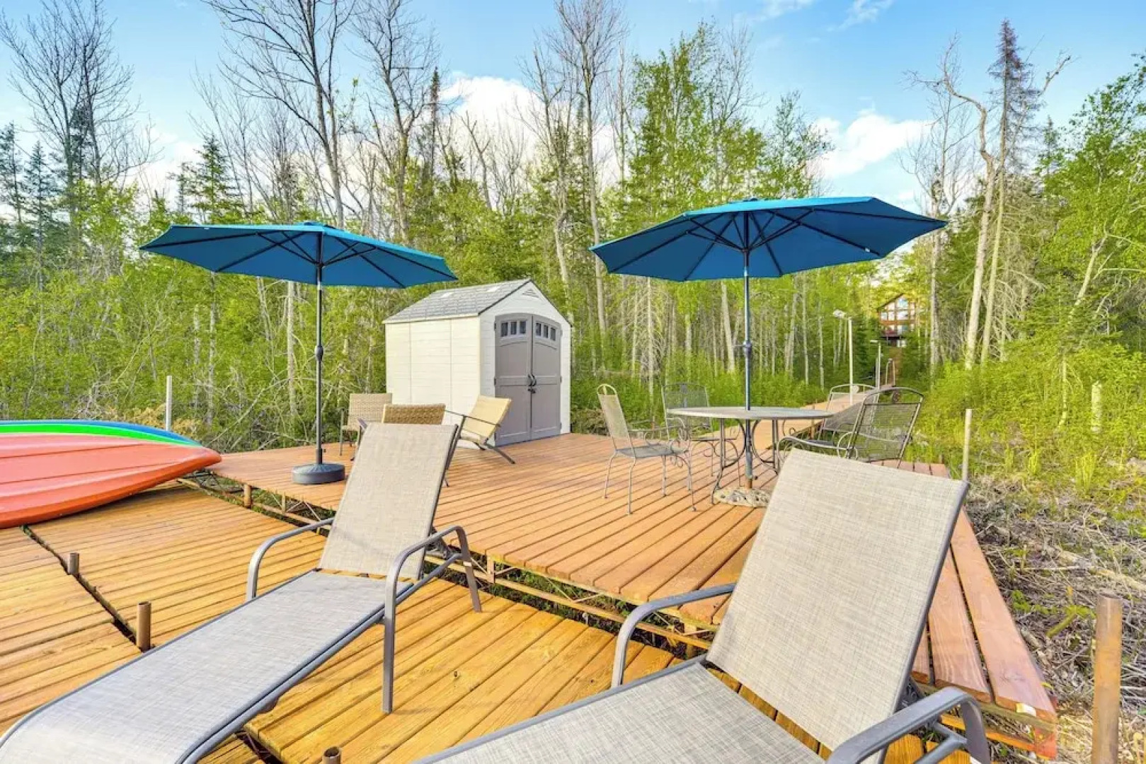 Paddle Ready: Hayward Lake View Retreat w/ BBQ