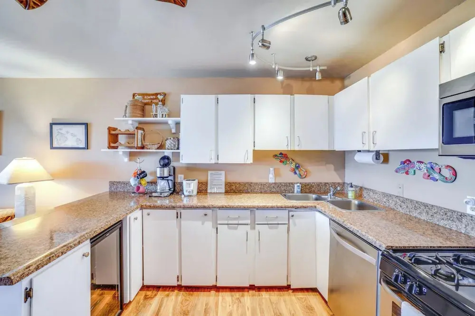 Kaunakakai Condo w/ Private Lanai & Ocean Views!