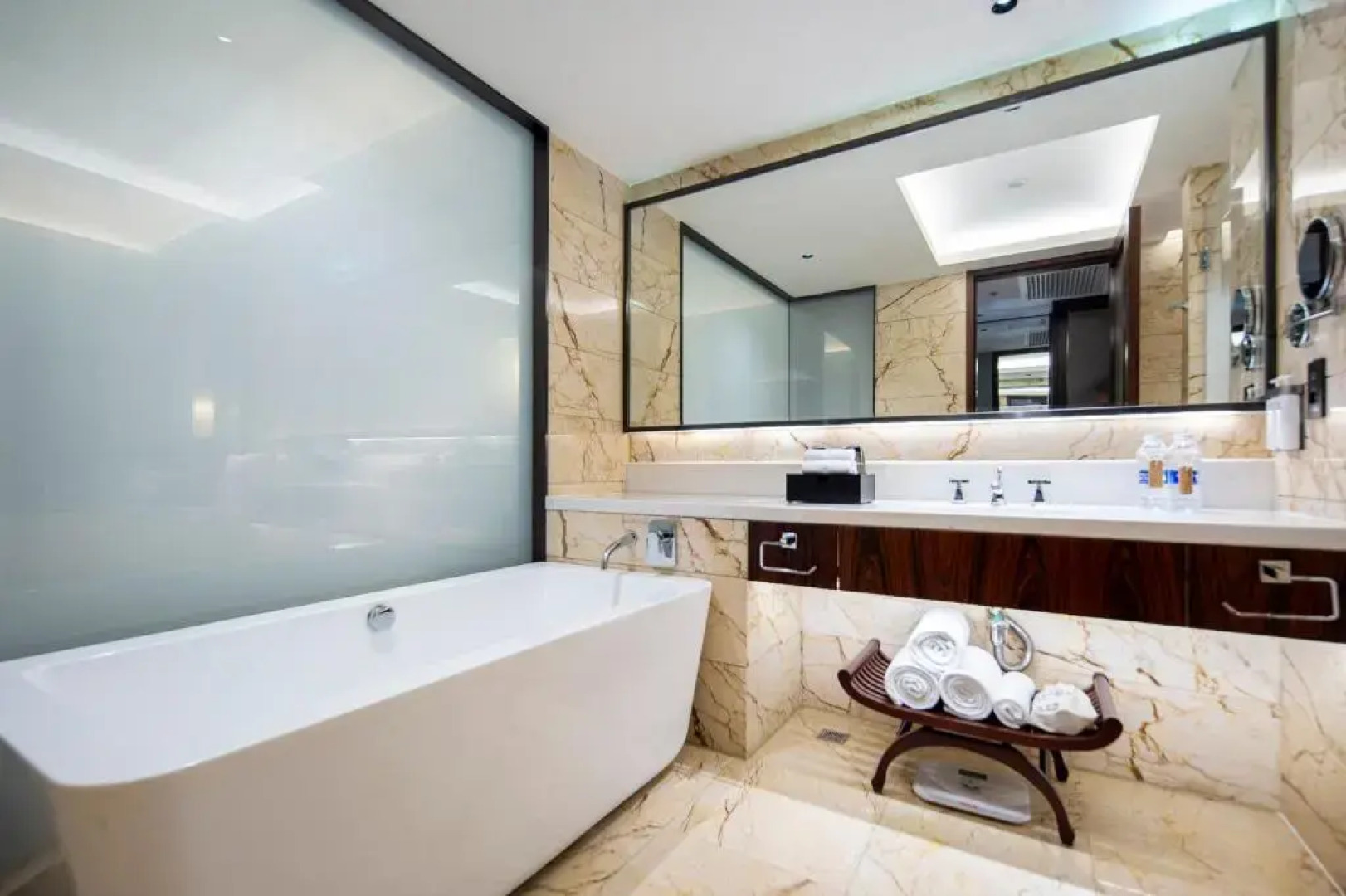 HUALUXE Leshan by IHG