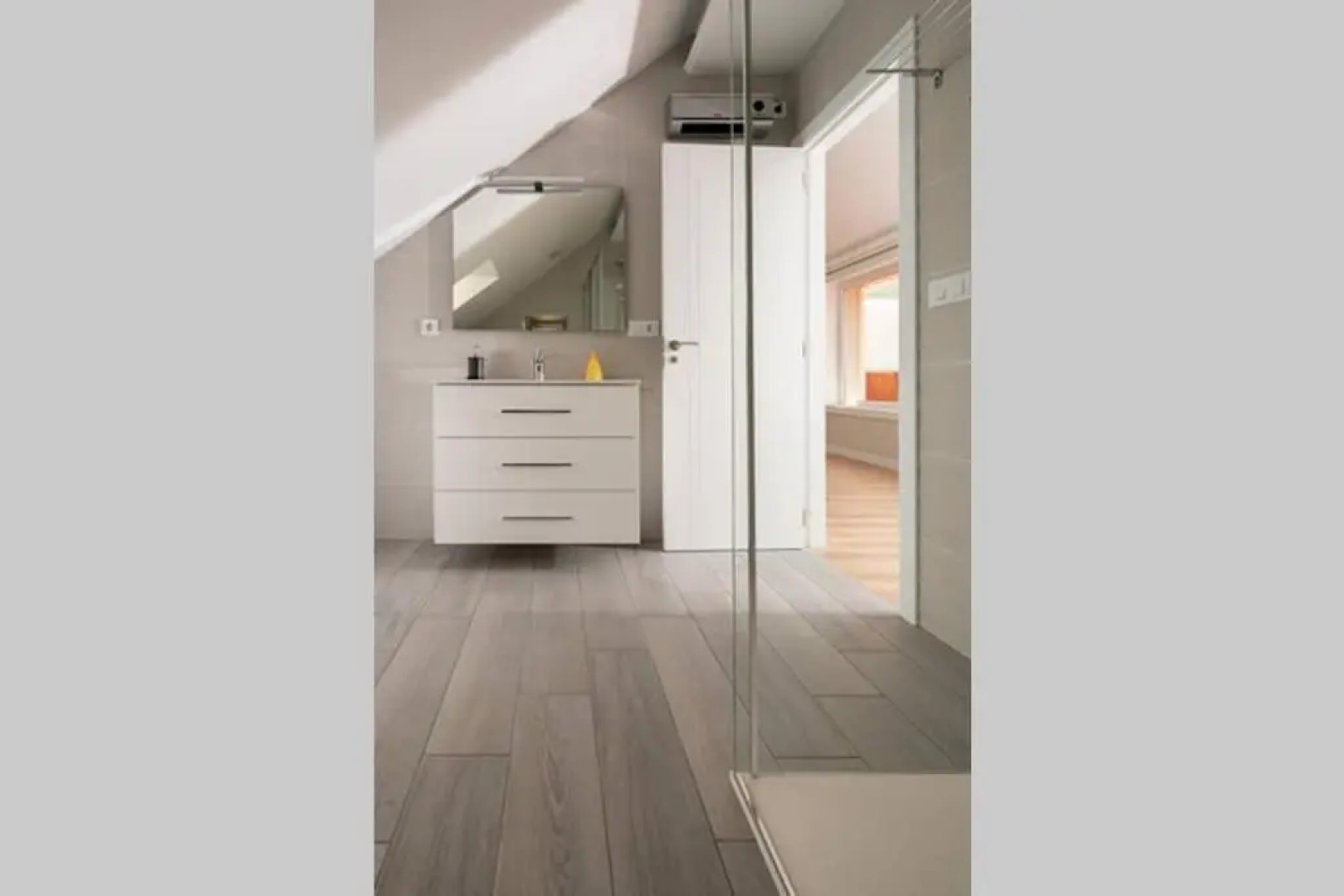 casa en corme encima del mar