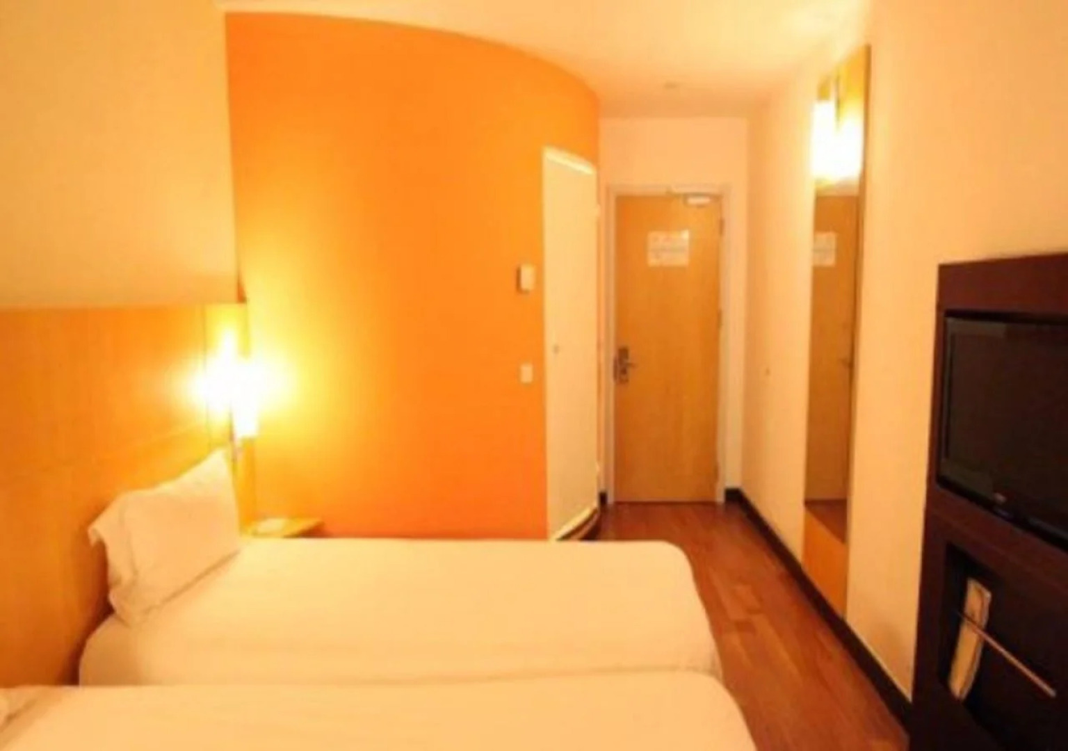 Ibis Ningbo Qianhu Plaza Hotel