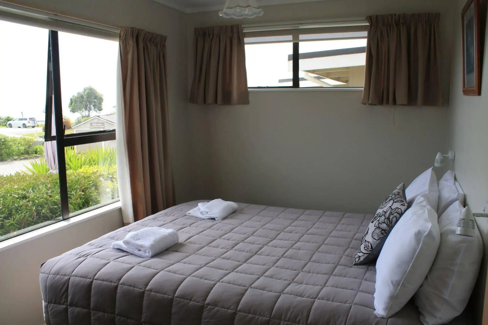 Pohara Beachfront Motel