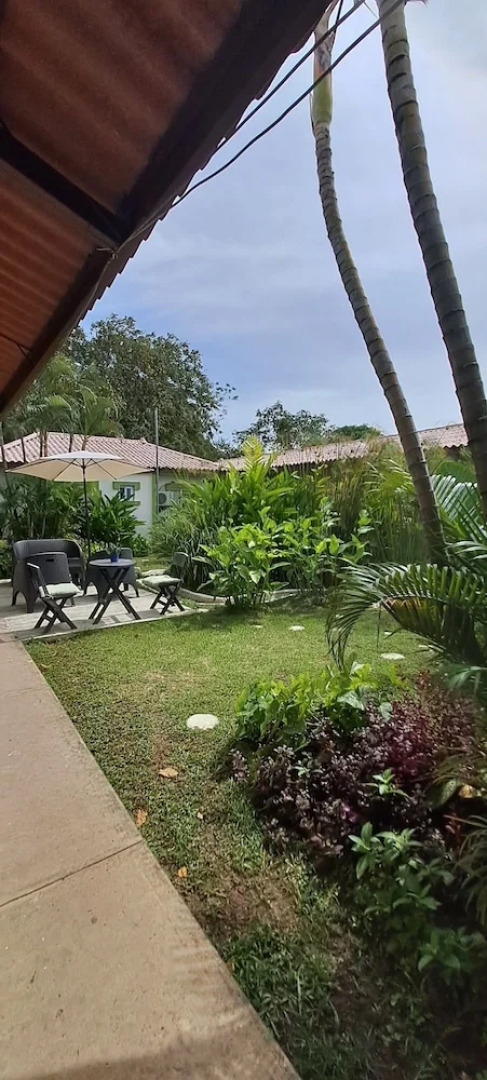 Mi Casa Asi de Grande