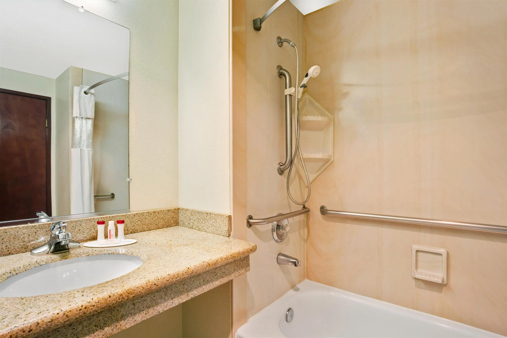 Ramada By Wyndham Tukwila Southcenter