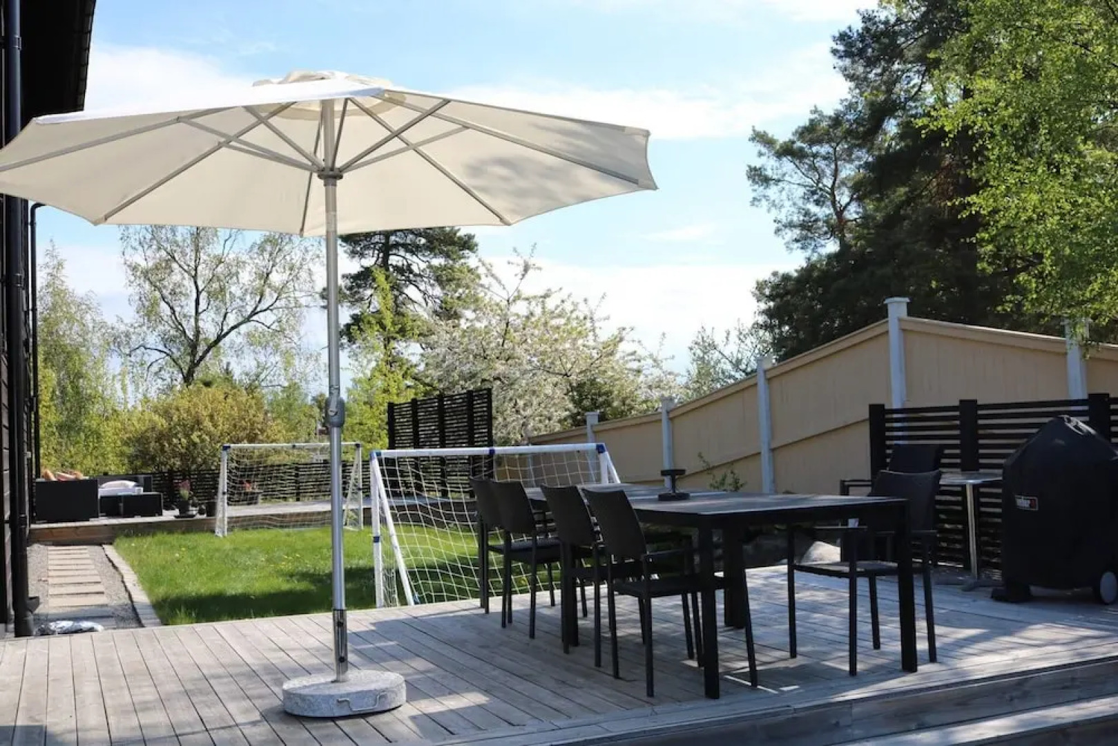 Topnotch House In The Most Fashionable Surrounding