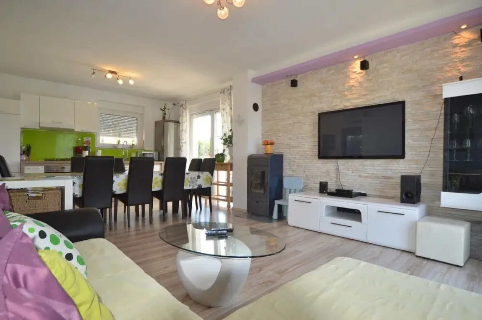 Villas in Kanfanar With 4 Bedrooms and 5 Bathrooms