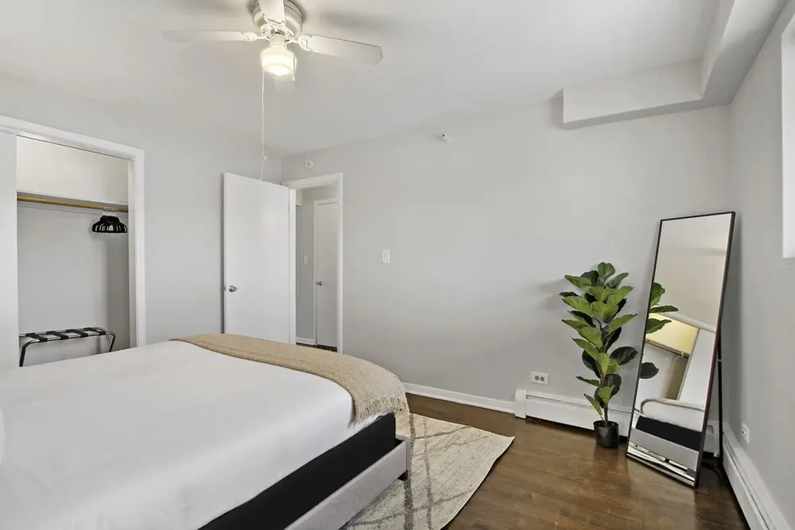 Posh 1BR Apartment in Arlington Heights