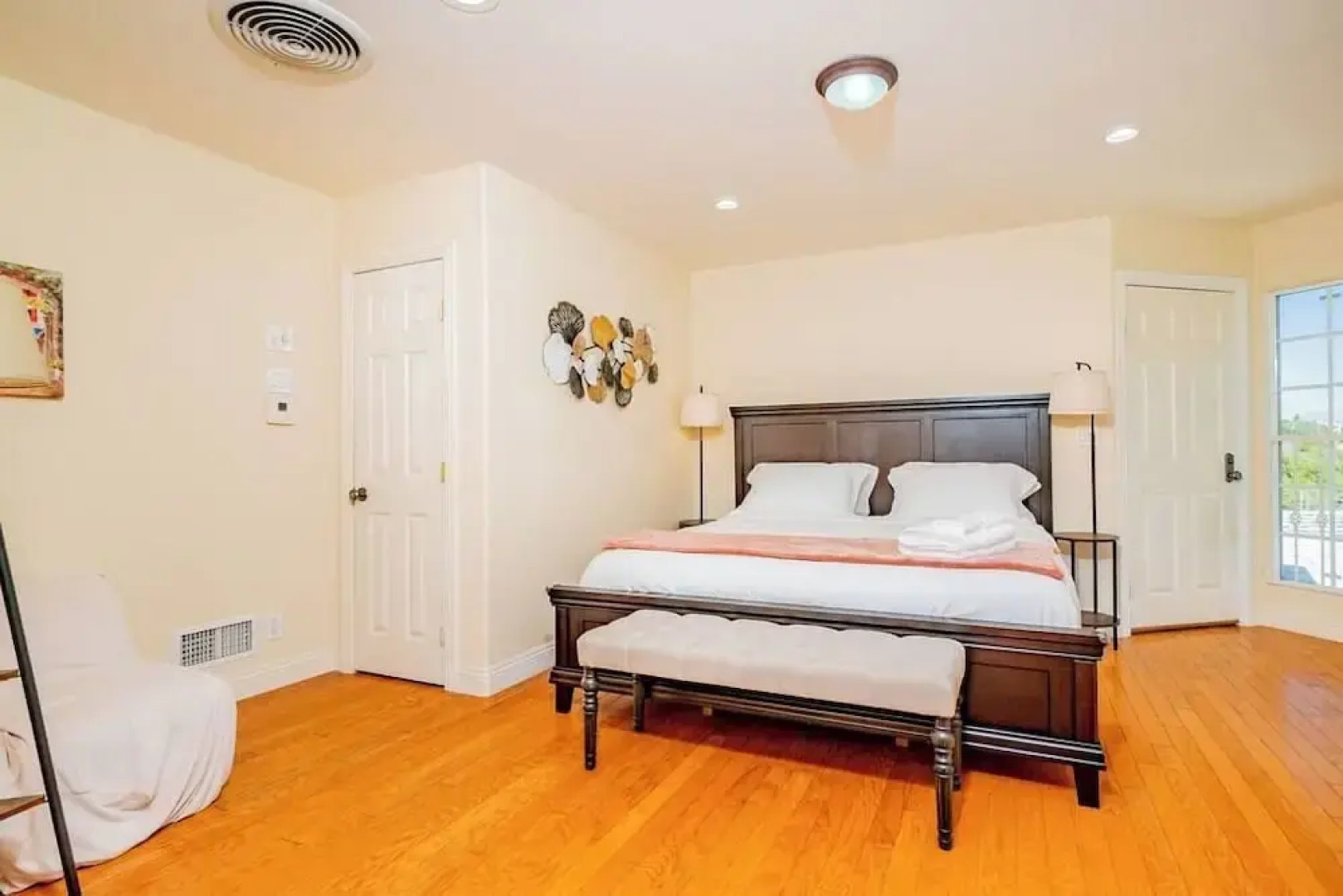 Monterey Park Retreat: Spectacular Views & Comfort