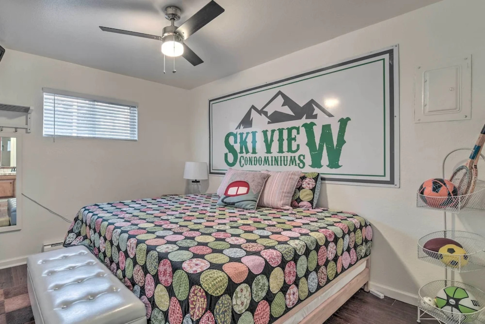 Walk to Ski Slopes! Red River Condo w/ Fireplace