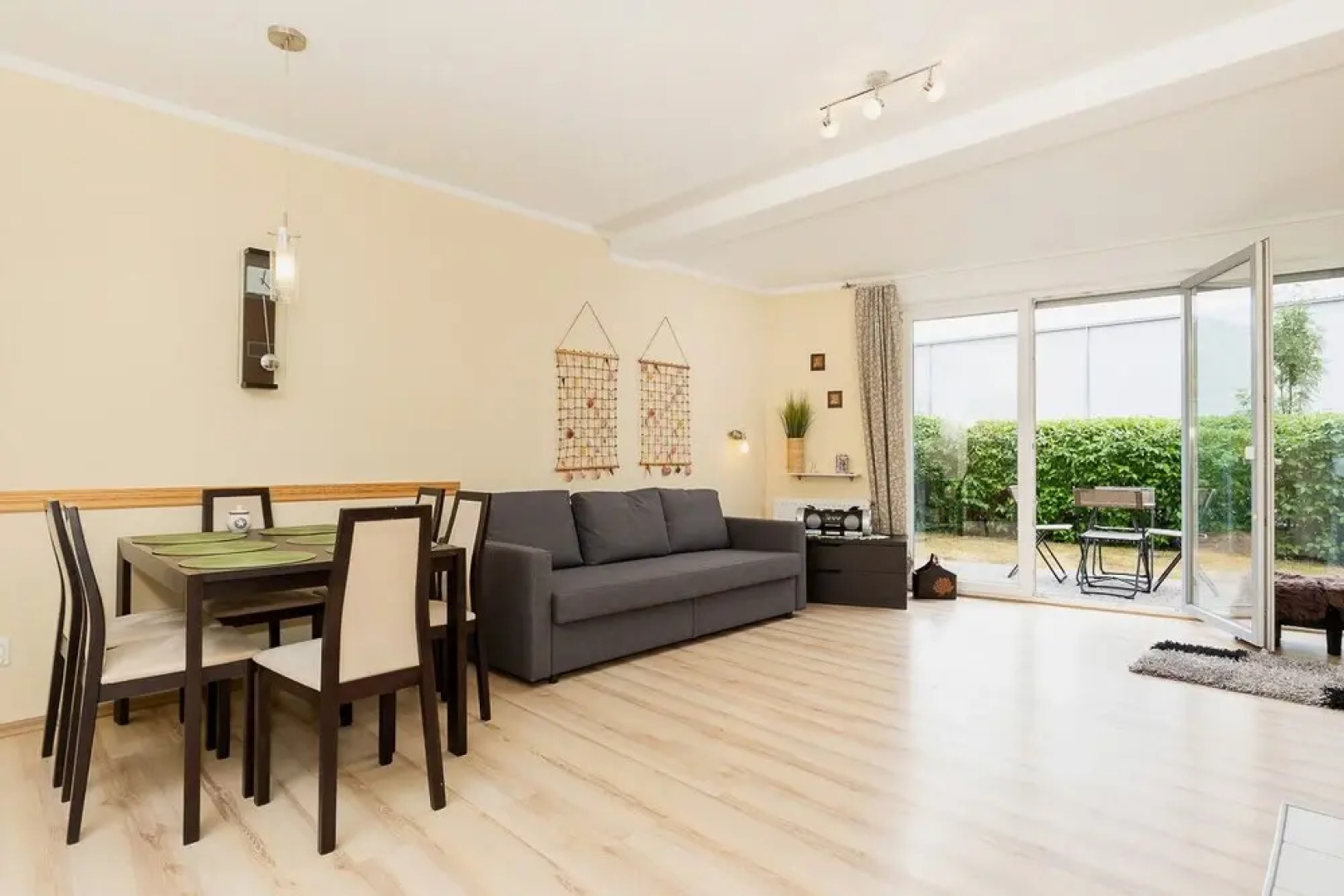 Jantar Rodzinny apartament z ogrodem