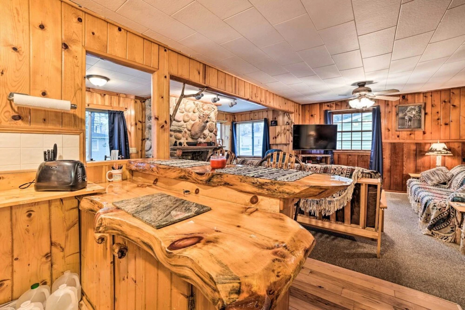 Cozy & Rustic Cottage With Houghton Lake Access!