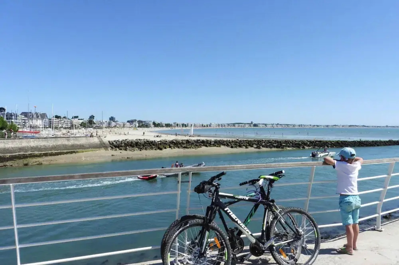 Flat With Direct Beach Access