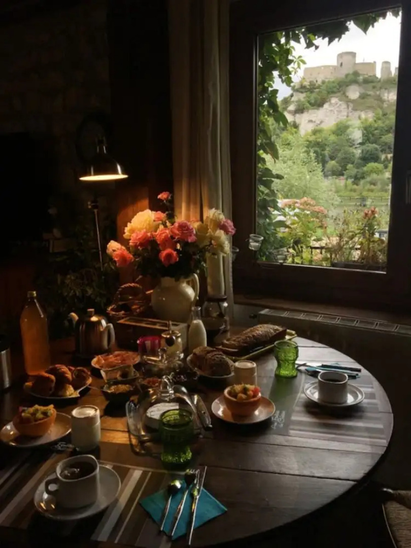 Aux Fenetres du Chateau