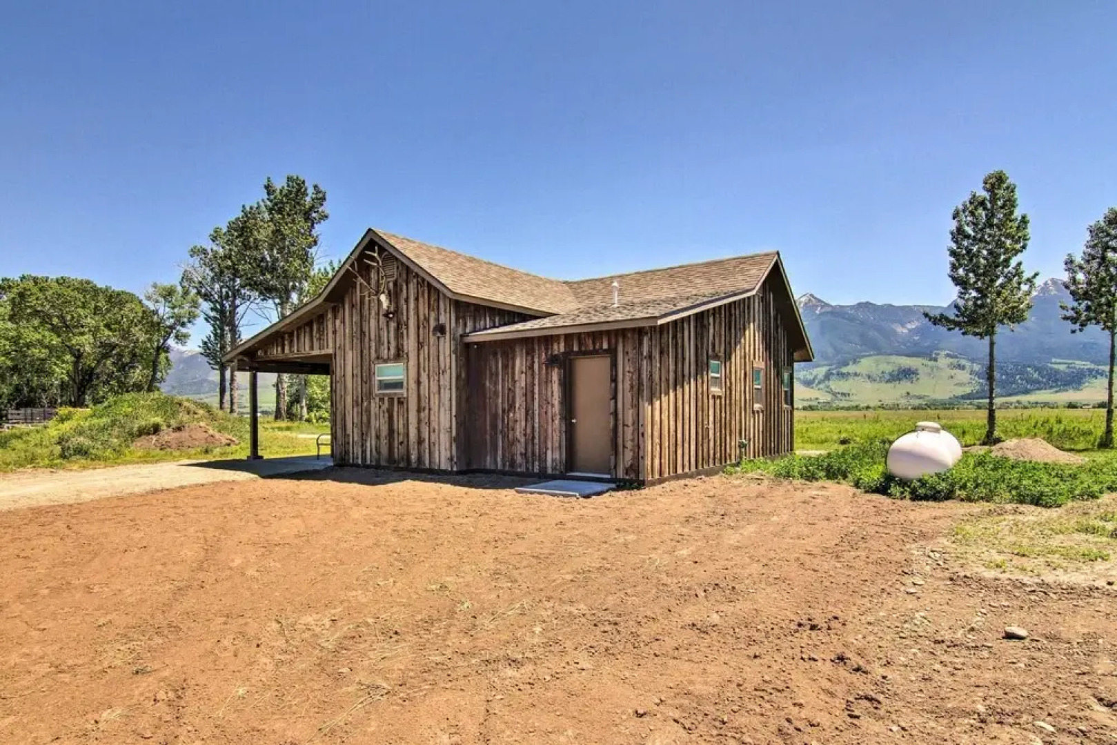 Peaceful Mtn Retreat ~ 43 Mi to Yellowstone!