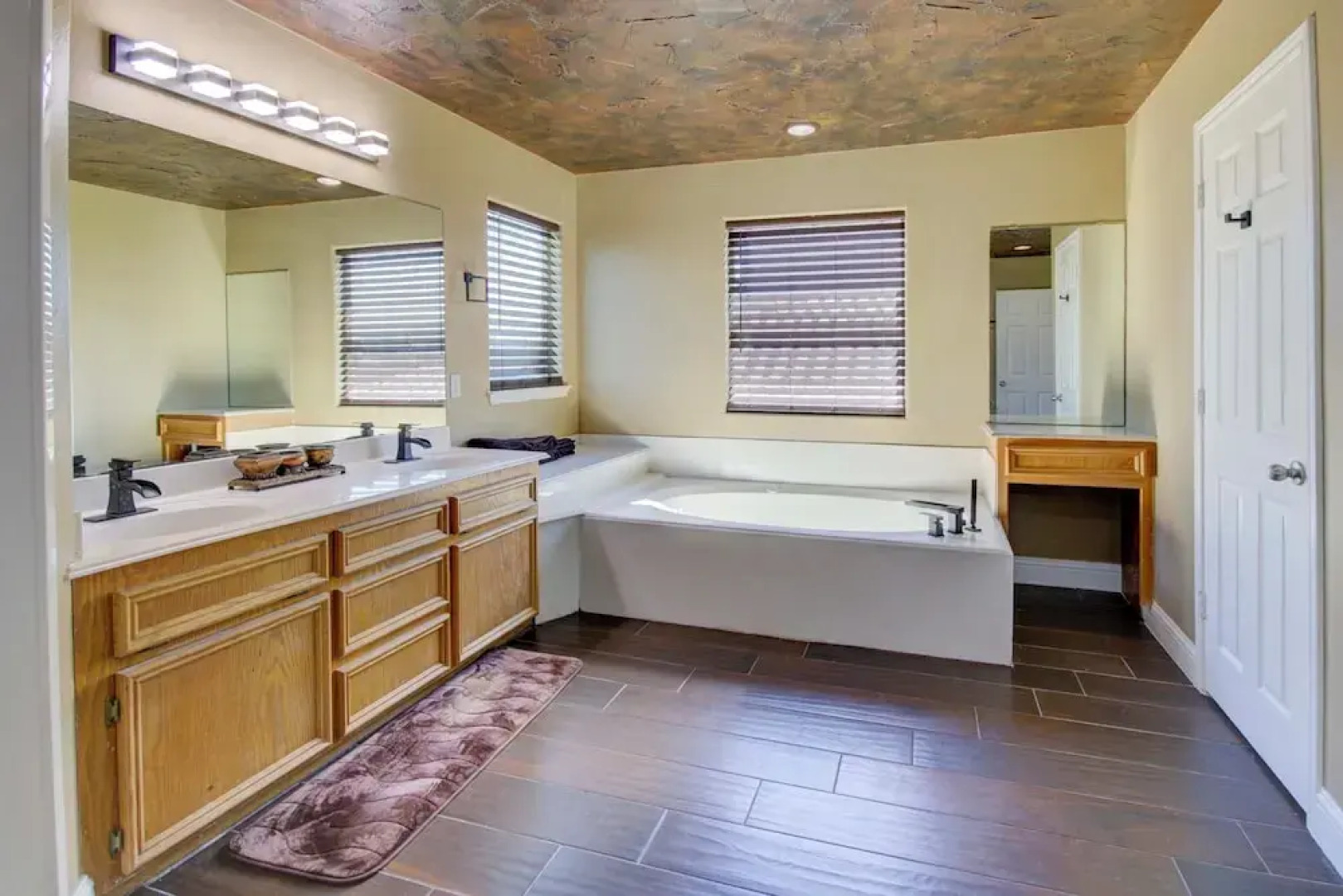 8 Mi to Kemah Boardwalk: Texas Gulf Home w/ Patio