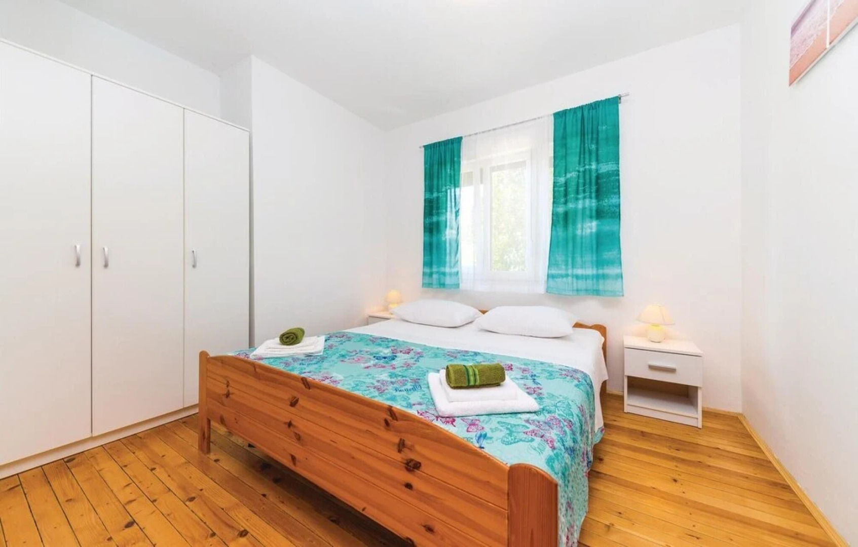 Stunning Home in Kastel Stari With Wifi, 6 Bedrooms and Jacuzzi