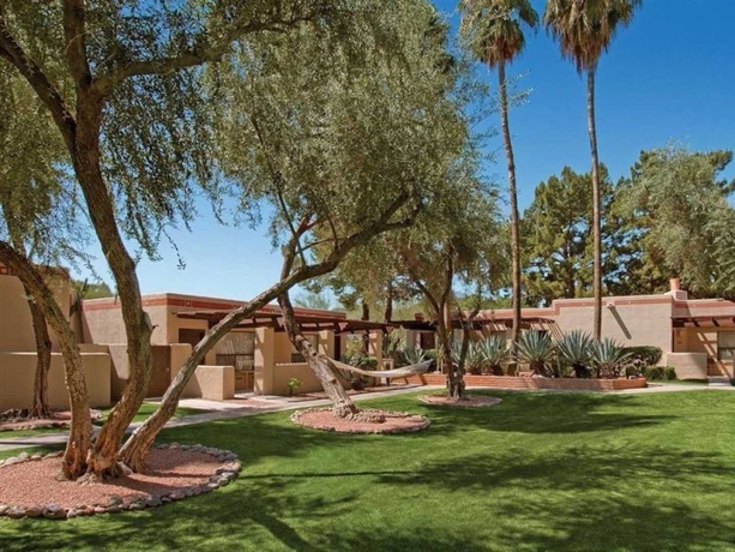Scottsdale Cottonwoods Resort & Suites