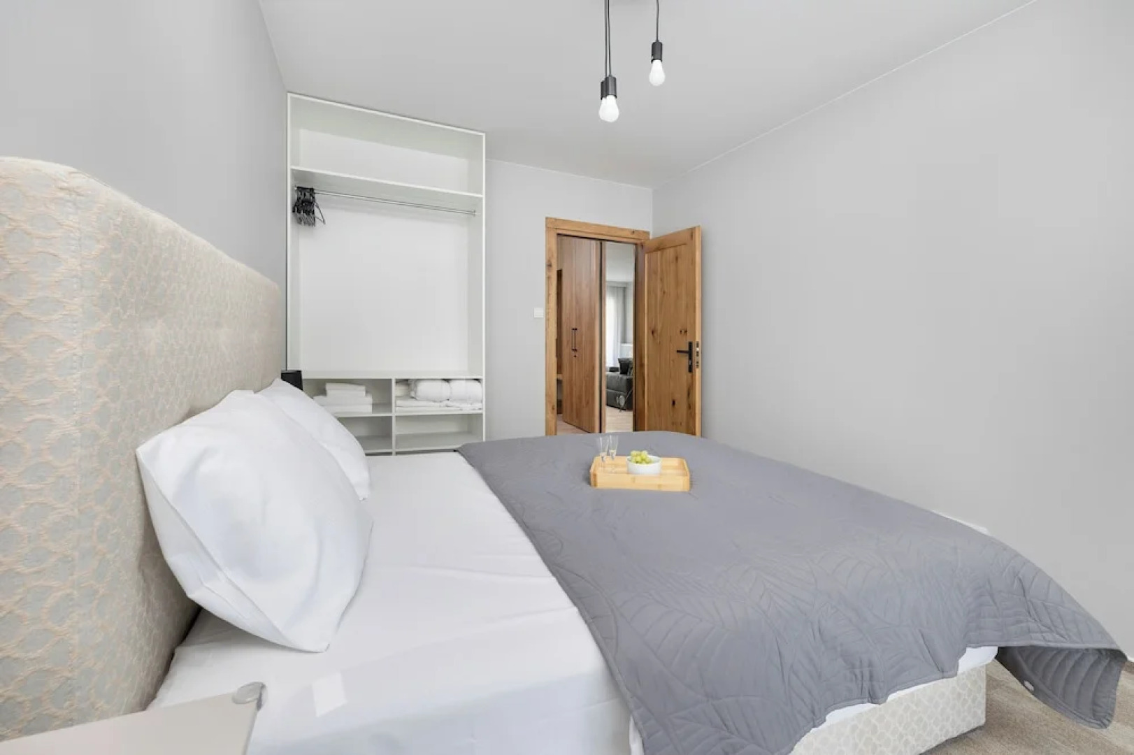 Apartment With Parking by Renters