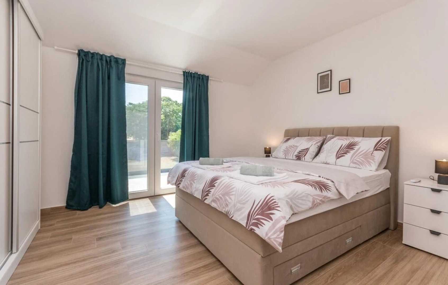 Stunning Home in Donje Rastane With Wifi, 4 Bedrooms and Outdoor Swimming Pool