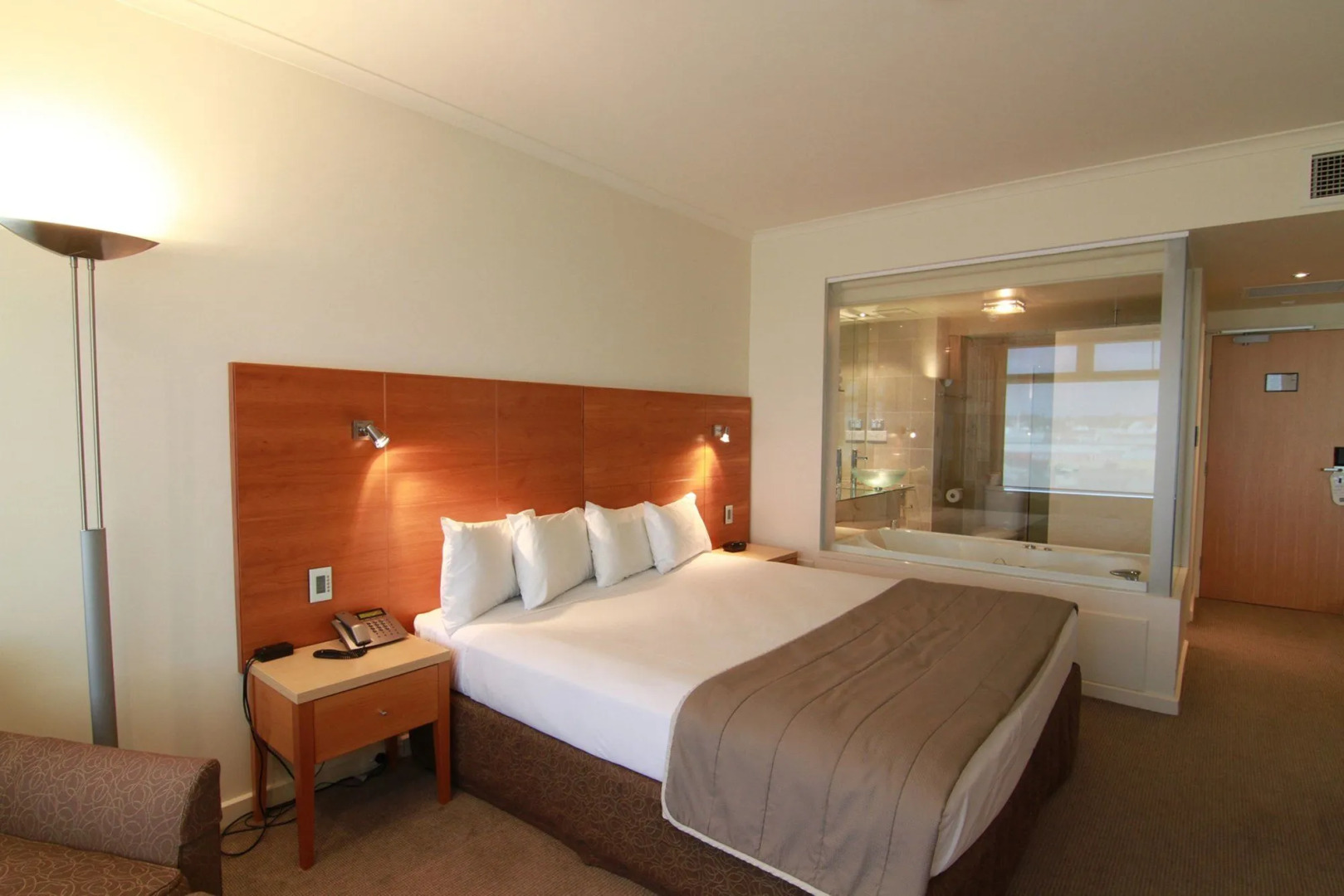 Nightelier Devonport Gateway Hotel