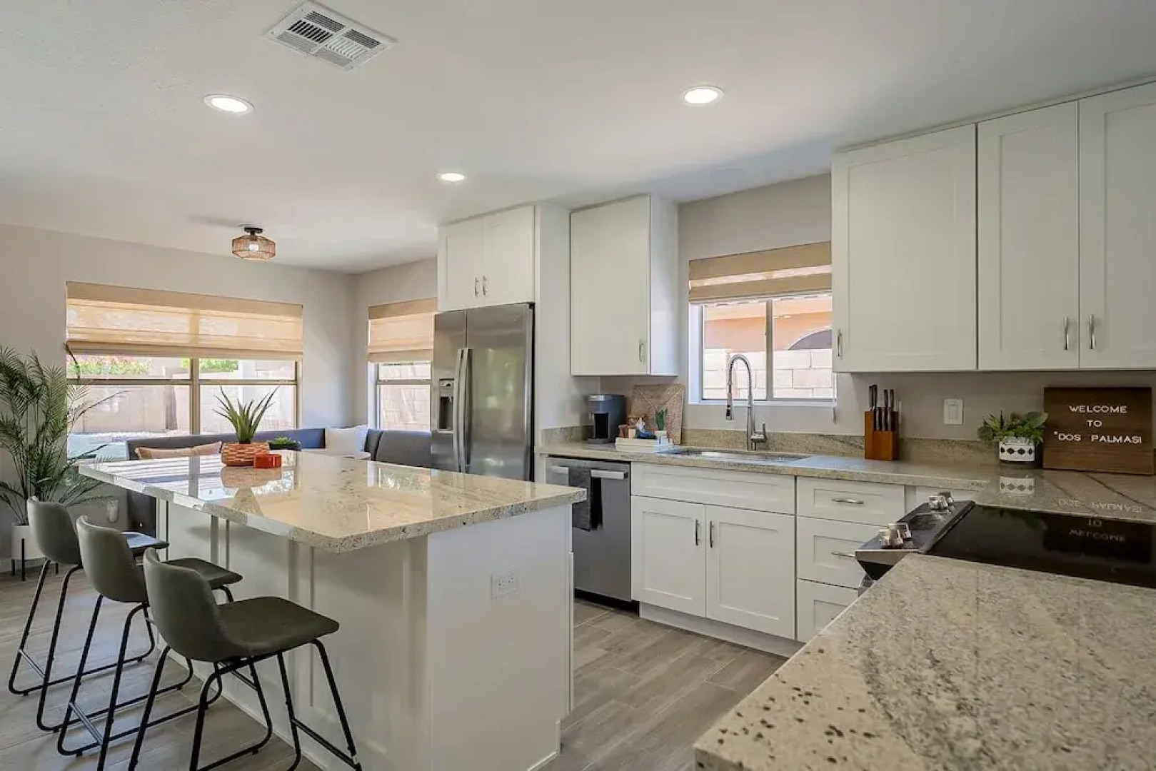 Dos Palmas - Gilbert Poolside Retreat