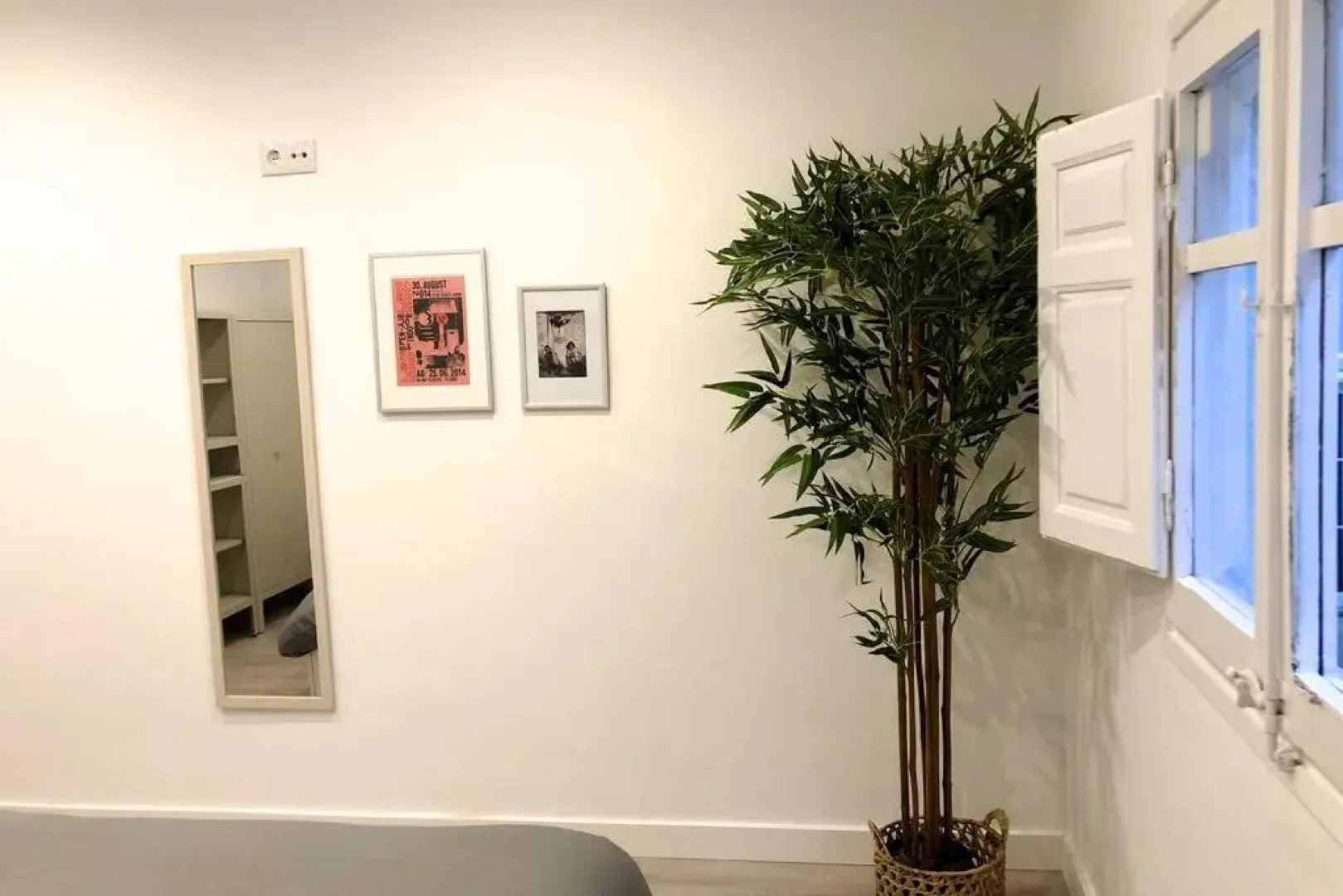 M5 Cool Terrace. Metro 1 min. Center 15' by metro