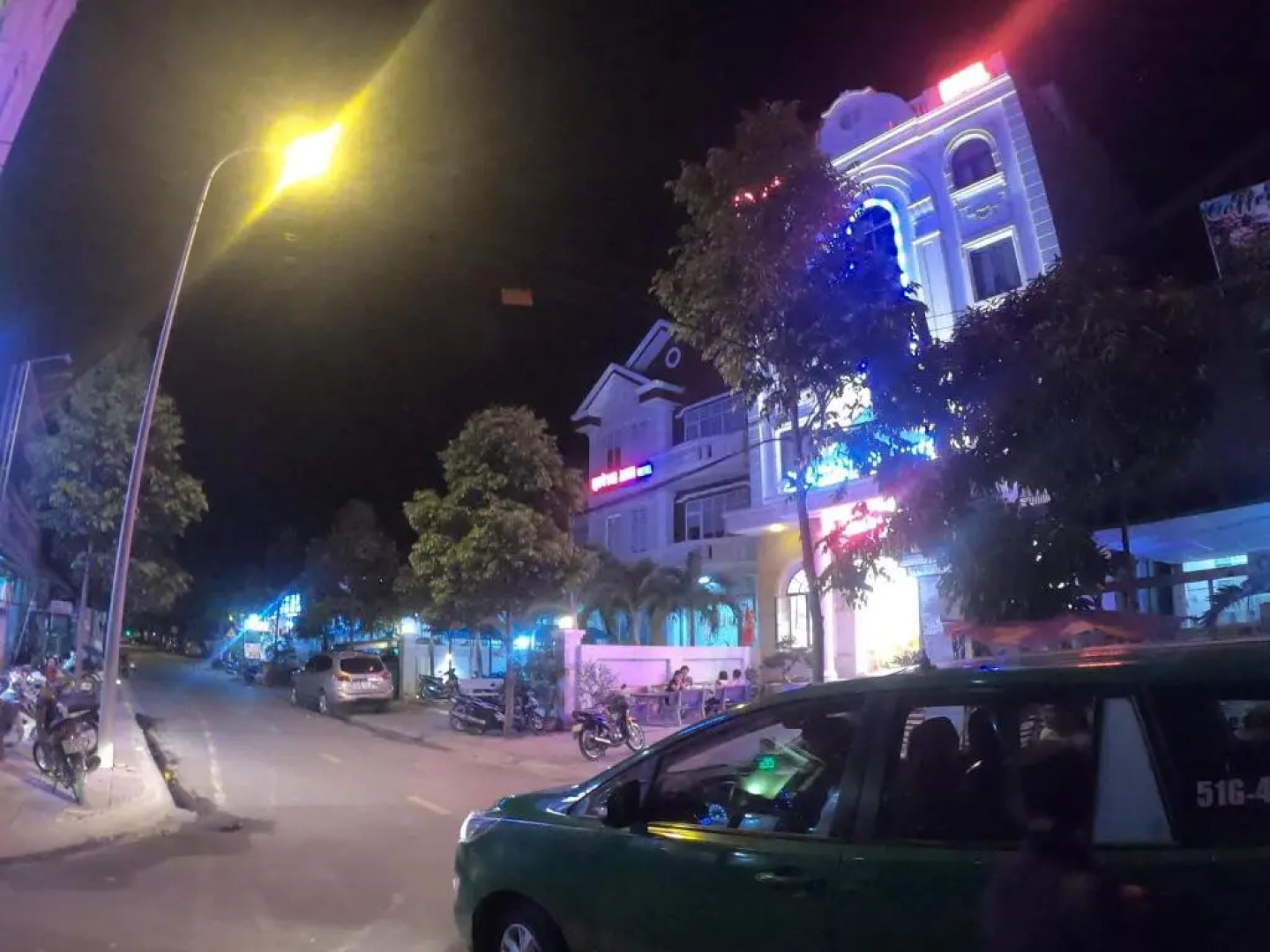 Hoang Gia Hotel Con Đao