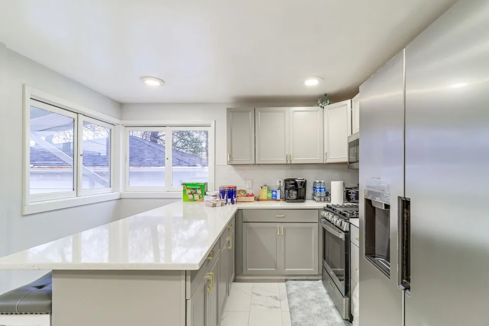 Michigan Retreat w/ Screened-in Porch, Near Lakes!