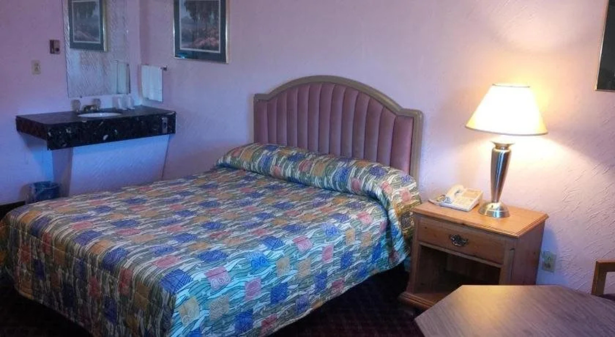 Pink Fountain Motor Inn