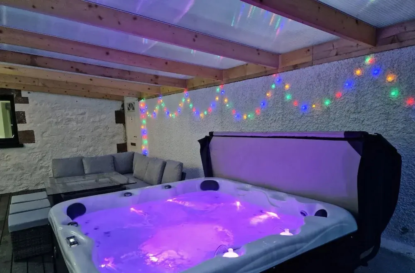 Kildonan House Village Centre Sleep 8 With hot tub
