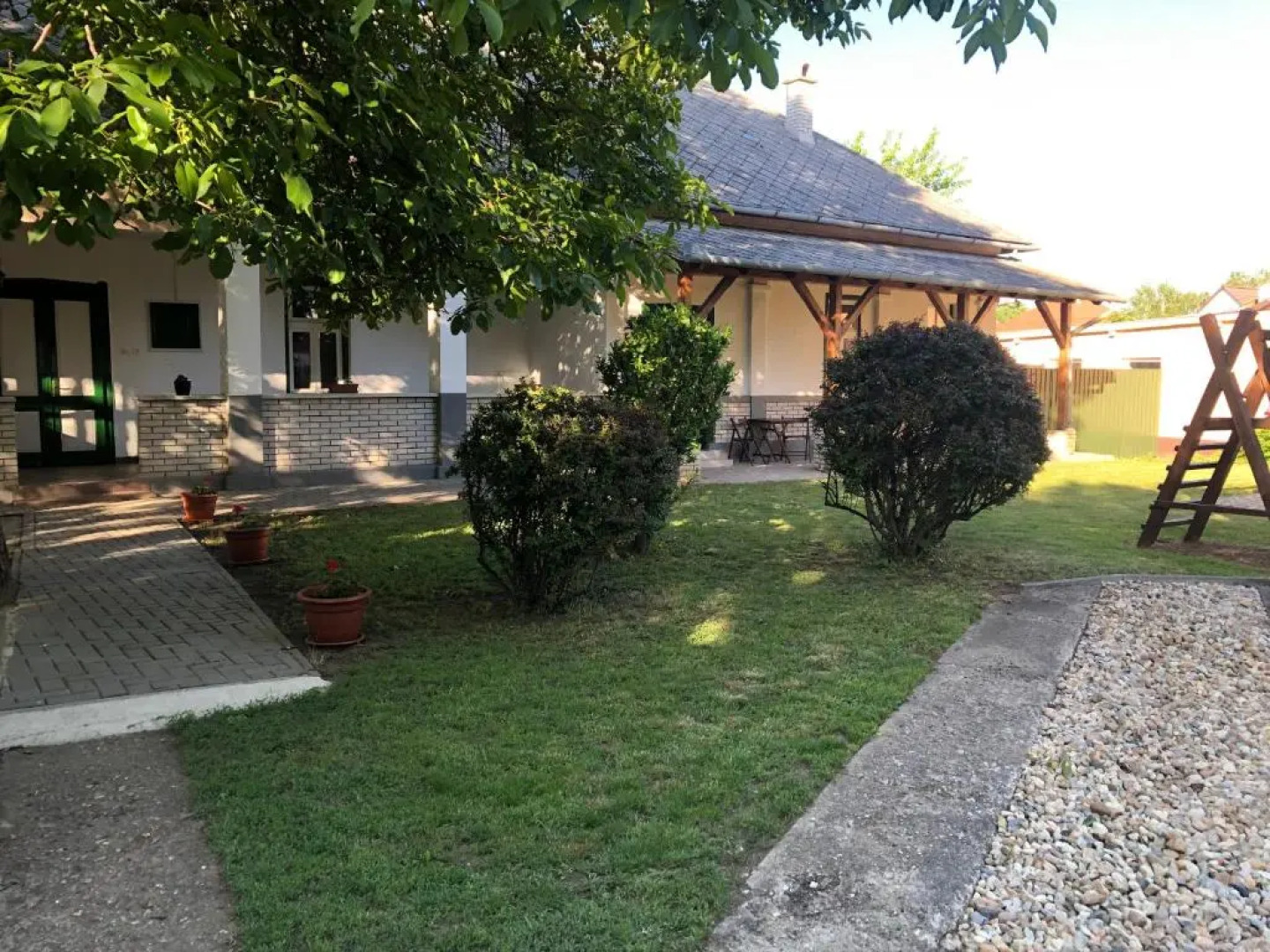 Tisza-Kert Apartmanok